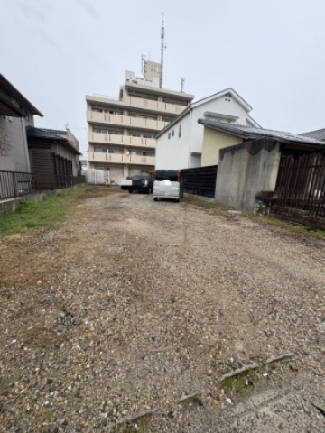 高橋ビルの駐車場