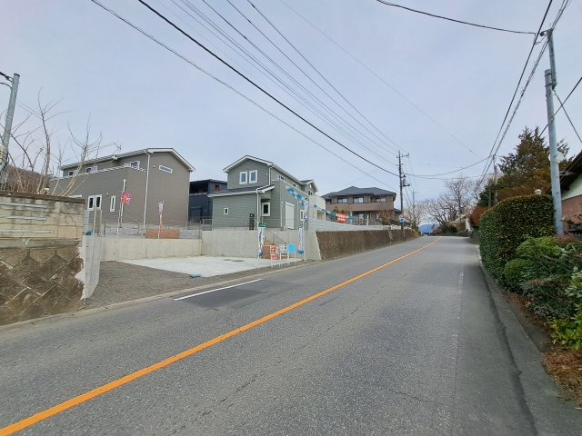 新築　みどり市大間々町桐原　1号棟の前面道路含む現地写真|現地写真　南東側接道幅員約8.9ｍ
