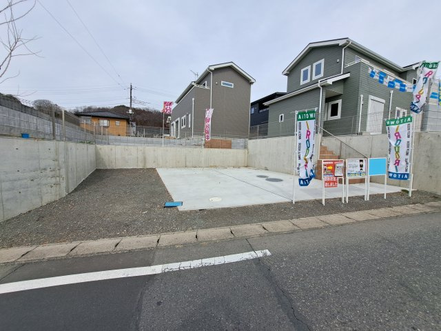 新築　みどり市大間々町桐原　1号棟の駐車場|現地写真　駐車スペースは建物南側に並列3台分可能です！