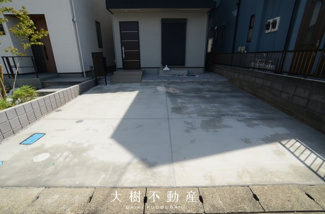 【駐車場】