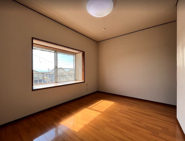 富士市桑崎　中古戸建　の洋室|個人の部屋や寝室として使える洋室です