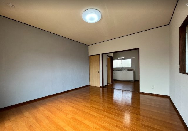 富士市桑崎　中古戸建　の居間・リビング