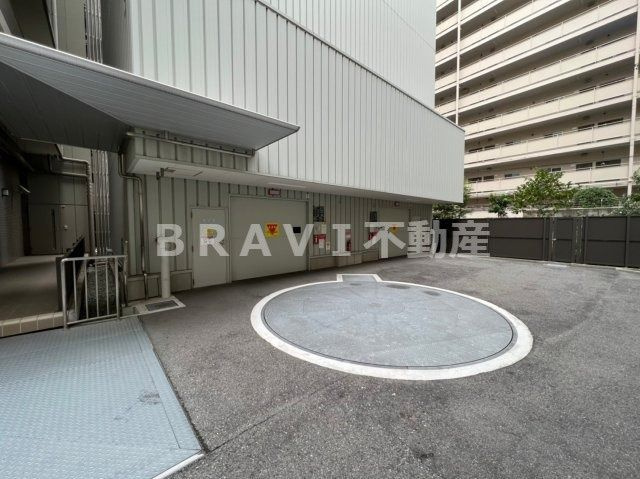 ザ・パークハウス谷町五丁目　BRAVI不動産の駐車場|【ザ・パークハウス谷町五丁目】駐車場に車を止められます