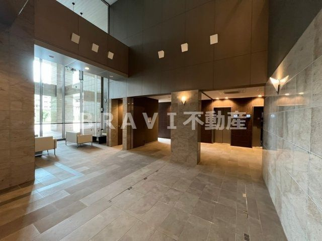 ザ・パークハウス谷町五丁目　BRAVI不動産のロビー|【ザ・パークハウス谷町五丁目】落ち着いたロビーです