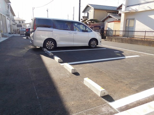 リコルド住吉の駐車場