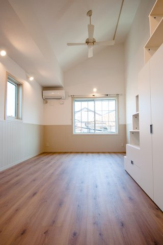 【居間・リビング】 | プリマ・ファミリエ | とっても陽当たりの良いお部屋です♪