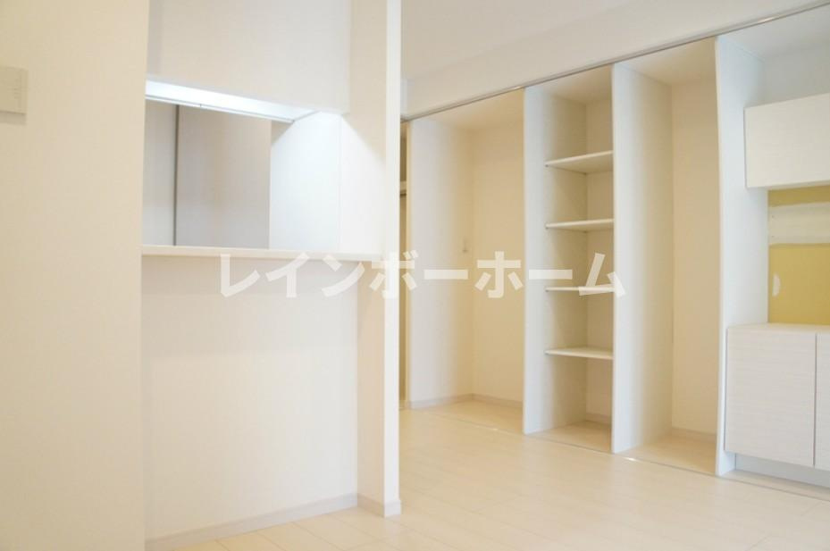 仲介手数料（賃料の1.10ヵ月）の50％OFF対象物件！の居間・リビング