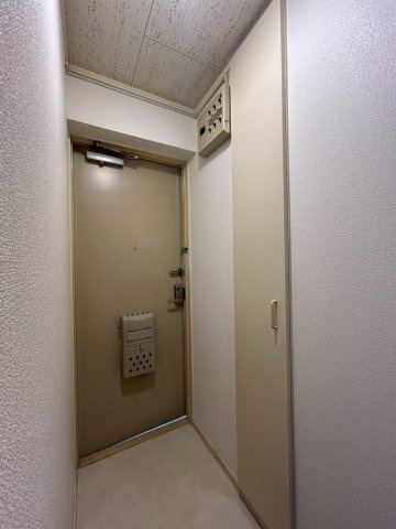 モアクレスト綾園 の玄関