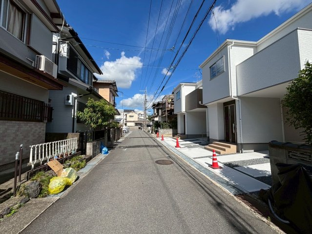 鶏冠井町沢ノ西の前面道路含む現地写真