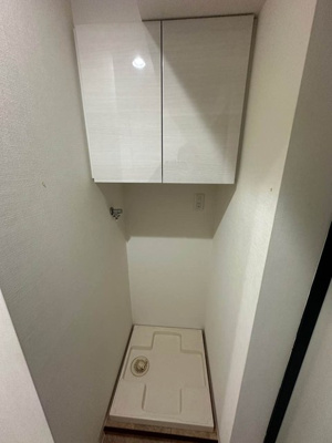 【展望】 | REALIZE/リアライズ | ※参考写真※玄関にある室内洗濯機置き場です♪室内に置けるので洗濯機が傷みにくい☆