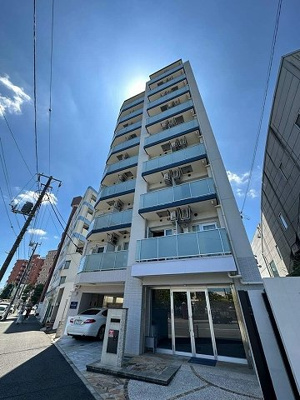 【外観】 | REALIZE/リアライズ | 京急本線「東神奈川」駅まで徒歩1分！ペットOK♪ワンちゃんまたは猫ちゃんと一緒に暮らせる9階建てマンションです☆