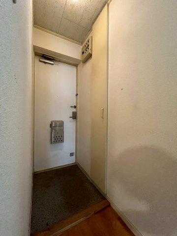 モアクレスト綾園 の玄関