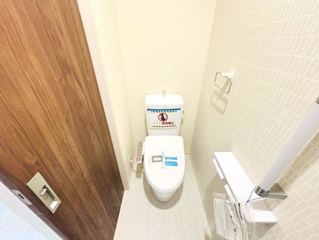 リーブルファイン　岐阜市菅生3丁目　全6区画分譲のトイレ|超表面平滑加工とイオンパワーの「セフィオンテクト」加工で、汚れが付きにくく落ちやすい仕様で清潔です。
便器にフチがないので汚れが隠れて見えない部分がありません。お手入れがとってもラクラクです。