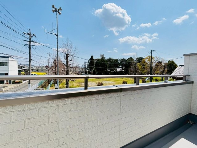 リーブルファイン　岐阜市菅生3丁目　全6区画分譲のバルコニー|バルコニーは南向きで洗濯物もよく乾きます！強度と表面積硬度を持つFPRで防水しています。
