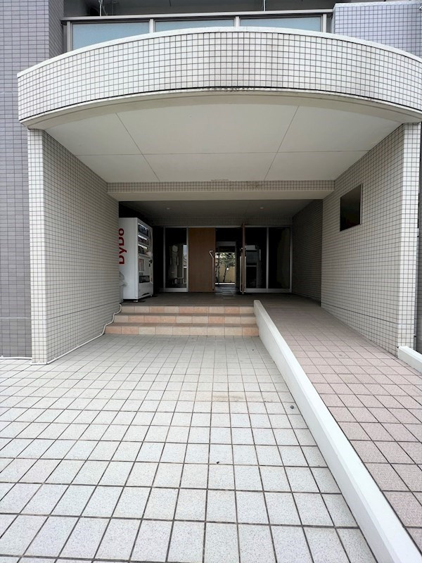 リベルテONEのエントランス