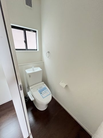 【トイレ】 | 福岡市南区桧原7丁目3期　1号棟（全3棟）【仲介手数料無料・0円】 | 現地写真。1階のトイレです。