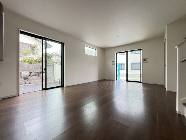 【居間・リビング】 | 福岡市南区桧原7丁目3期　1号棟（全3棟）【仲介手数料無料・0円】 | 現地写真。