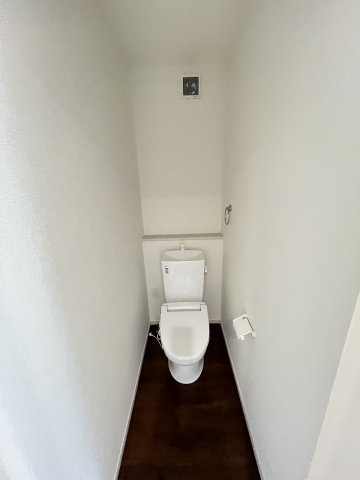 【トイレ】 | 福岡市南区桧原7丁目3期　1号棟（全3棟）【仲介手数料無料・0円】 | 現地写真。2階にもトイレです。