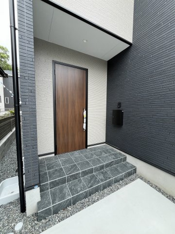 【玄関】 | 福岡市南区桧原7丁目3期　1号棟（全3棟）【仲介手数料無料・0円】 | 現地写真。