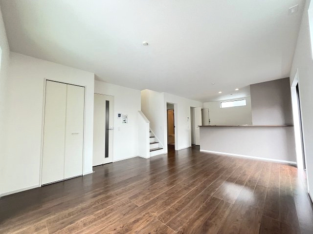 【居間・リビング】 | 福岡市南区桧原7丁目3期　1号棟（全3棟）【仲介手数料無料・0円】 | 現地写真。リビングです。