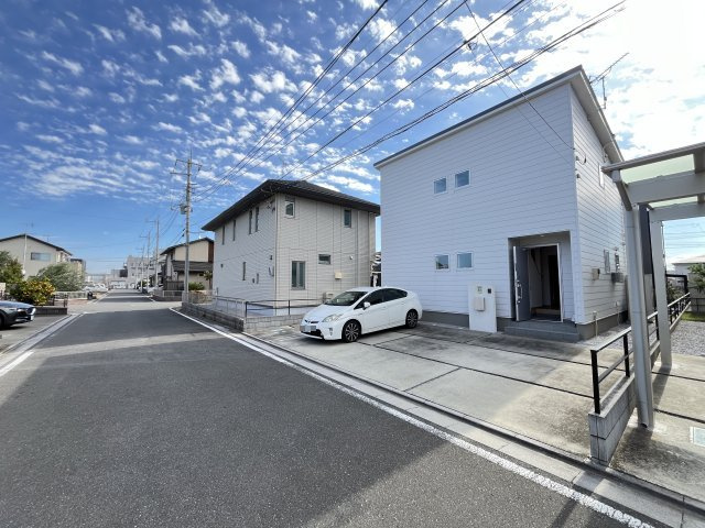 【前面道路含む現地写真】 | 本庄市早稲田の杜４丁目　中古戸建
