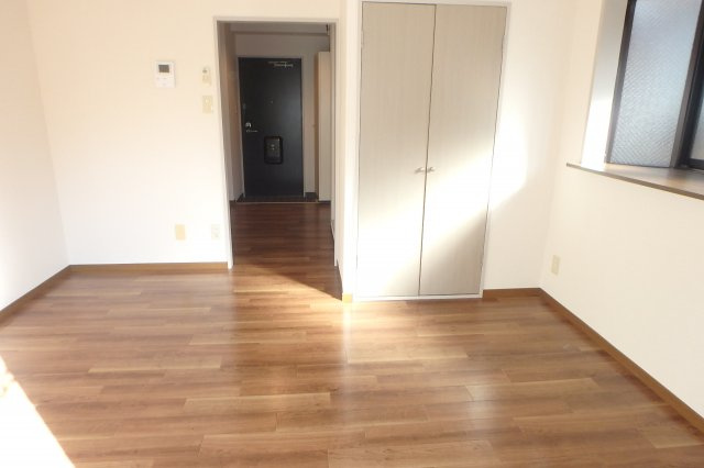 メゾンコダマの洋室|反転のお部屋の参考写真となります。