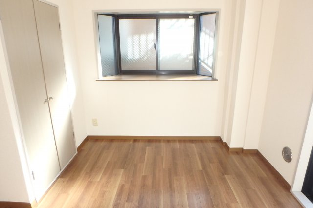 メゾンコダマの洋室|反転のお部屋の参考写真となります。