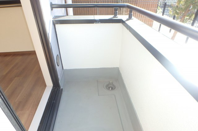 メゾンコダマのバルコニー|反転のお部屋の参考写真となります。