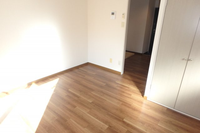 メゾンコダマの寝室|反転のお部屋の参考写真となります。