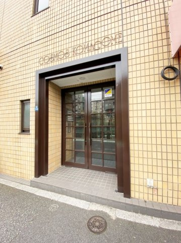 北区中里１丁目の賃貸マンションのエントランス