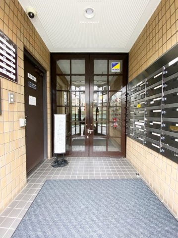 北区中里１丁目の賃貸マンションのロビー