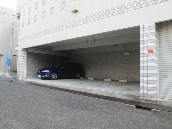 東海マンションの駐車場