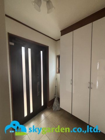 平塚市真田4丁目　中古戸建の玄関