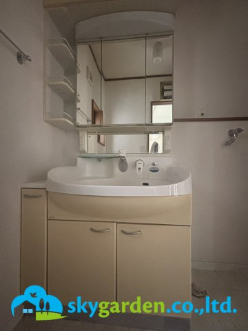 平塚市真田4丁目　中古戸建の独立洗面台