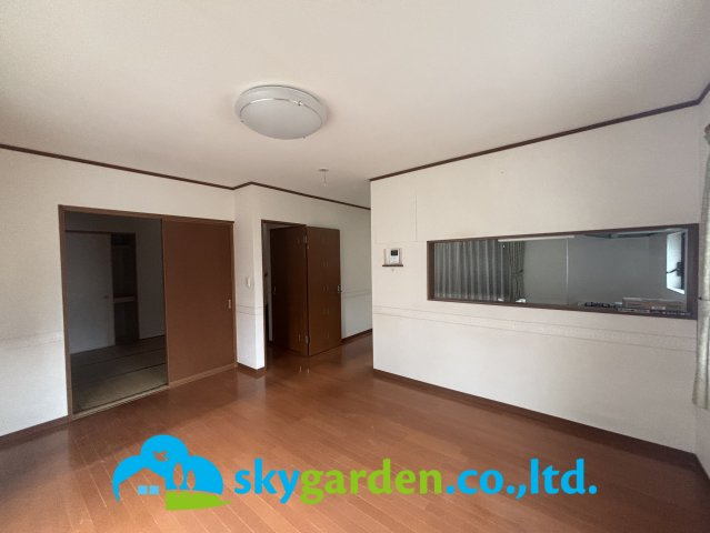 平塚市真田4丁目　中古戸建の居間・リビング