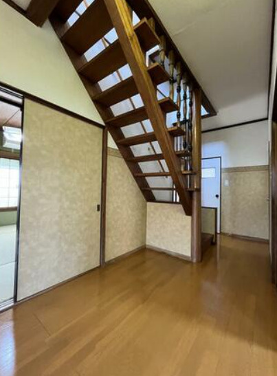 富士市岩本541-2　中古戸建リフォーム済のその他共用部分|階段ホール
