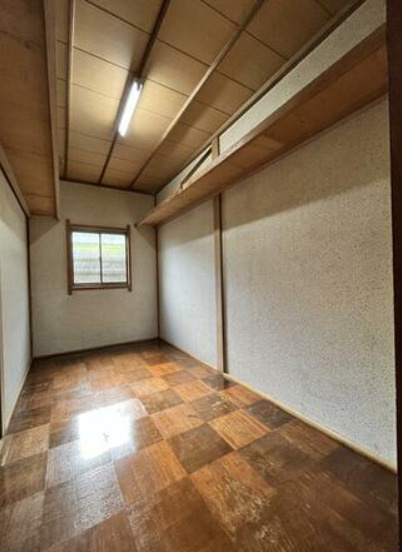 富士市岩本541-2　中古戸建リフォーム済の収納|1階納戸です