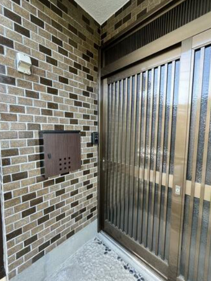 富士市岩本541-2　中古戸建リフォーム済のエントランス
