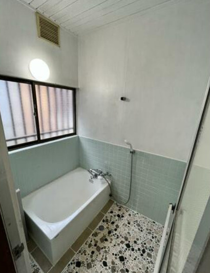 富士市岩本541-2　中古戸建リフォーム済の浴室|日々の疲れを癒すお風呂付です