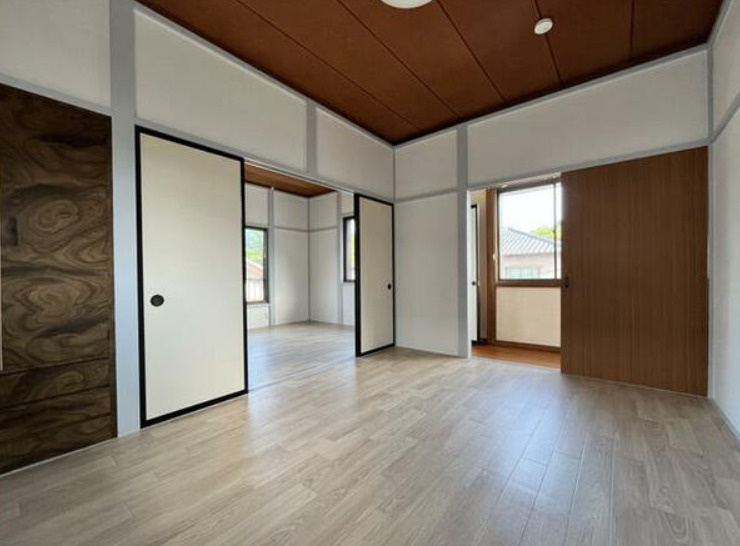 富士市岩本541-2　中古戸建リフォーム済の洋室|広々とした洋室です