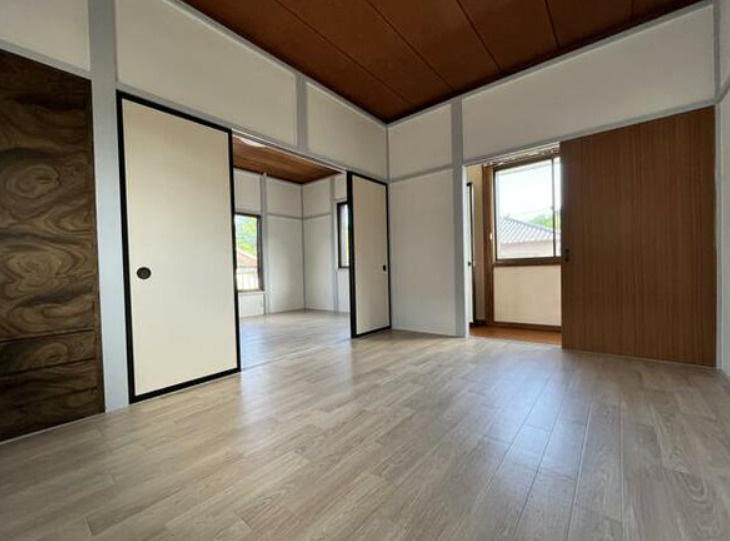 富士市岩本541-2　中古戸建リフォーム済の洋室|落ち着いた色調の洋室です