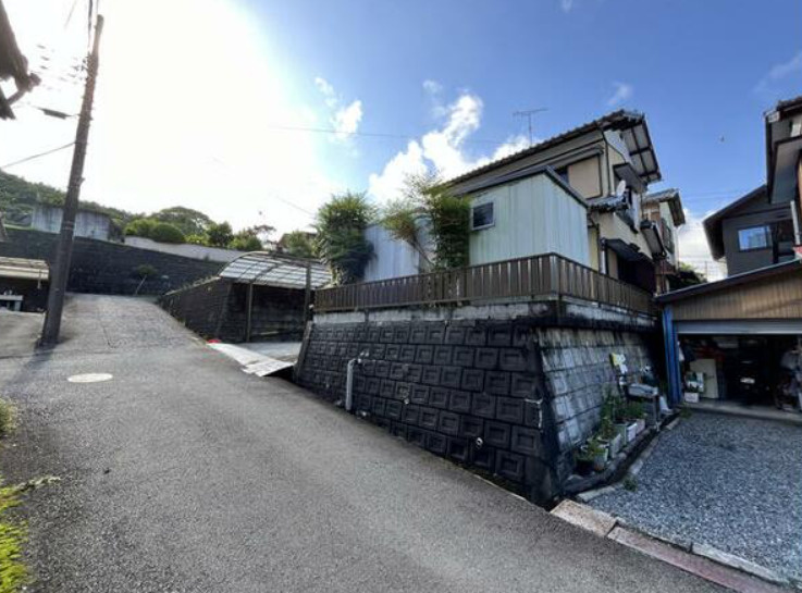 富士市岩本541-2　中古戸建リフォーム済の前面道路含む現地写真|前面道路含む現地写真です
