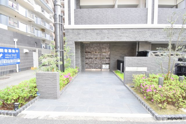 ファーストフィオーレ江坂江の木町パークサイド　仲介手数料無料のエントランス