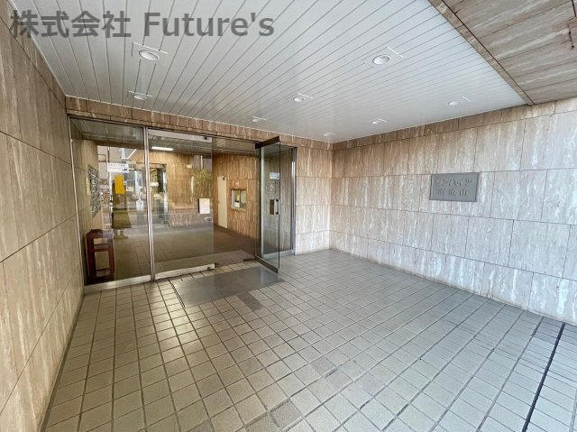 サンハイツ南流山のエントランス|SRC造11階建てマンション