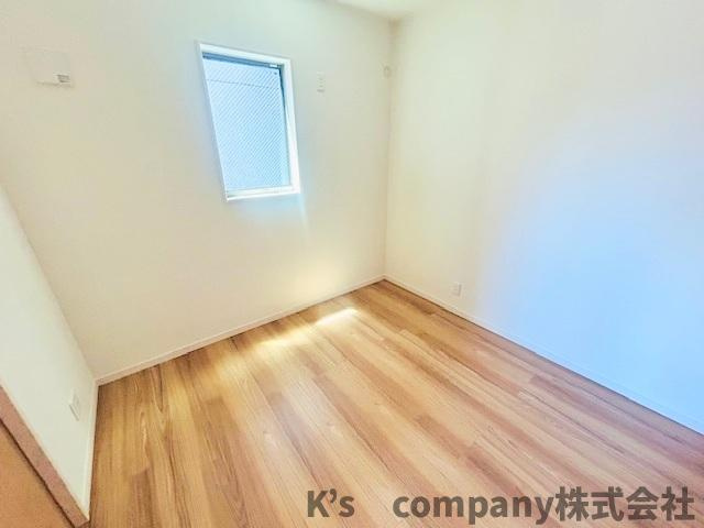 ◎茅ヶ崎市小和田１丁目　新築戸建　A号棟のその他|納戸4.5帖◇窓があり明るいお部屋ですので居室としてもお使いいただけます☆