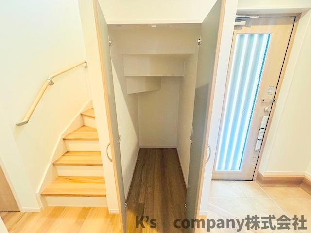 ◎茅ヶ崎市小和田１丁目　新築戸建　A号棟の収納|階段下収納スペース◇