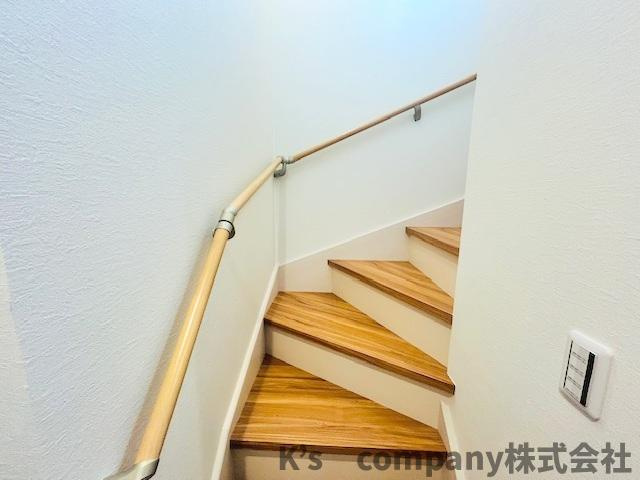 ◎茅ヶ崎市小和田１丁目　新築戸建　A号棟の内装|手すり付きの階段☆