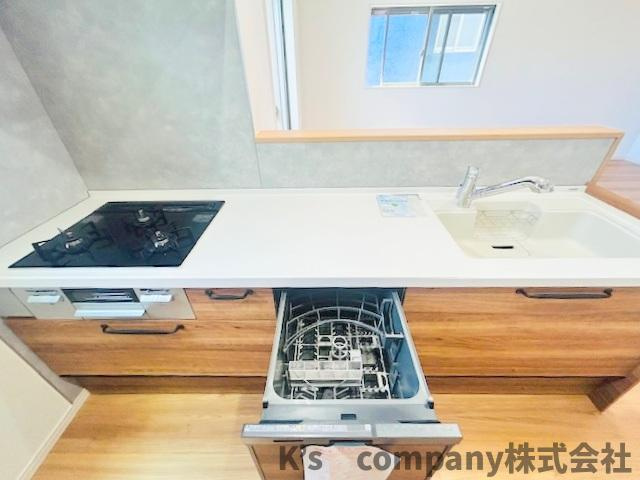 ◎茅ヶ崎市小和田１丁目　新築戸建　A号棟のキッチン|食器洗い乾燥機付きで家事の時短に役立ちます◇