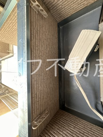 F asecia cerのバルコニー|外からの目が気にならないバルコニーで洗濯物が干せます