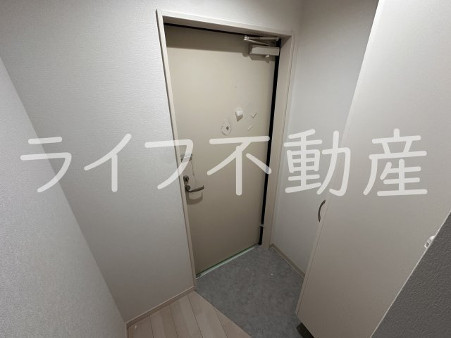 F asecia cerの玄関|収納もある玄関です